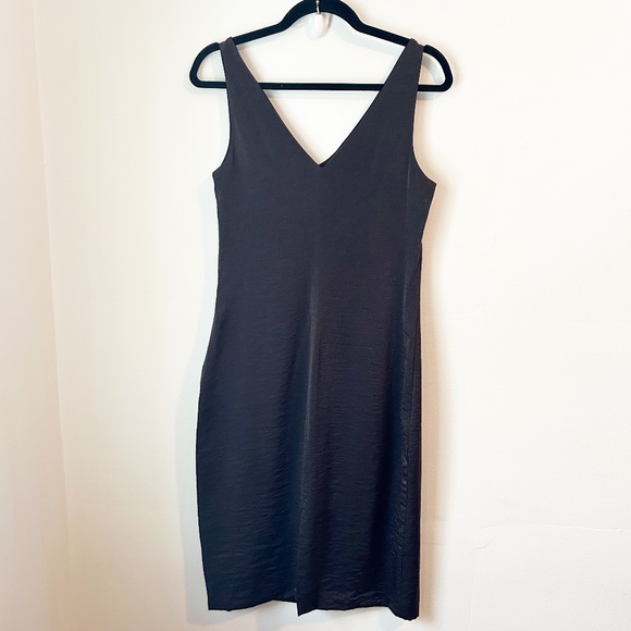 Banana Republic Black Shimmery Sleeveless V-neck Shift Dress - size 2 - Picture 2 of 11